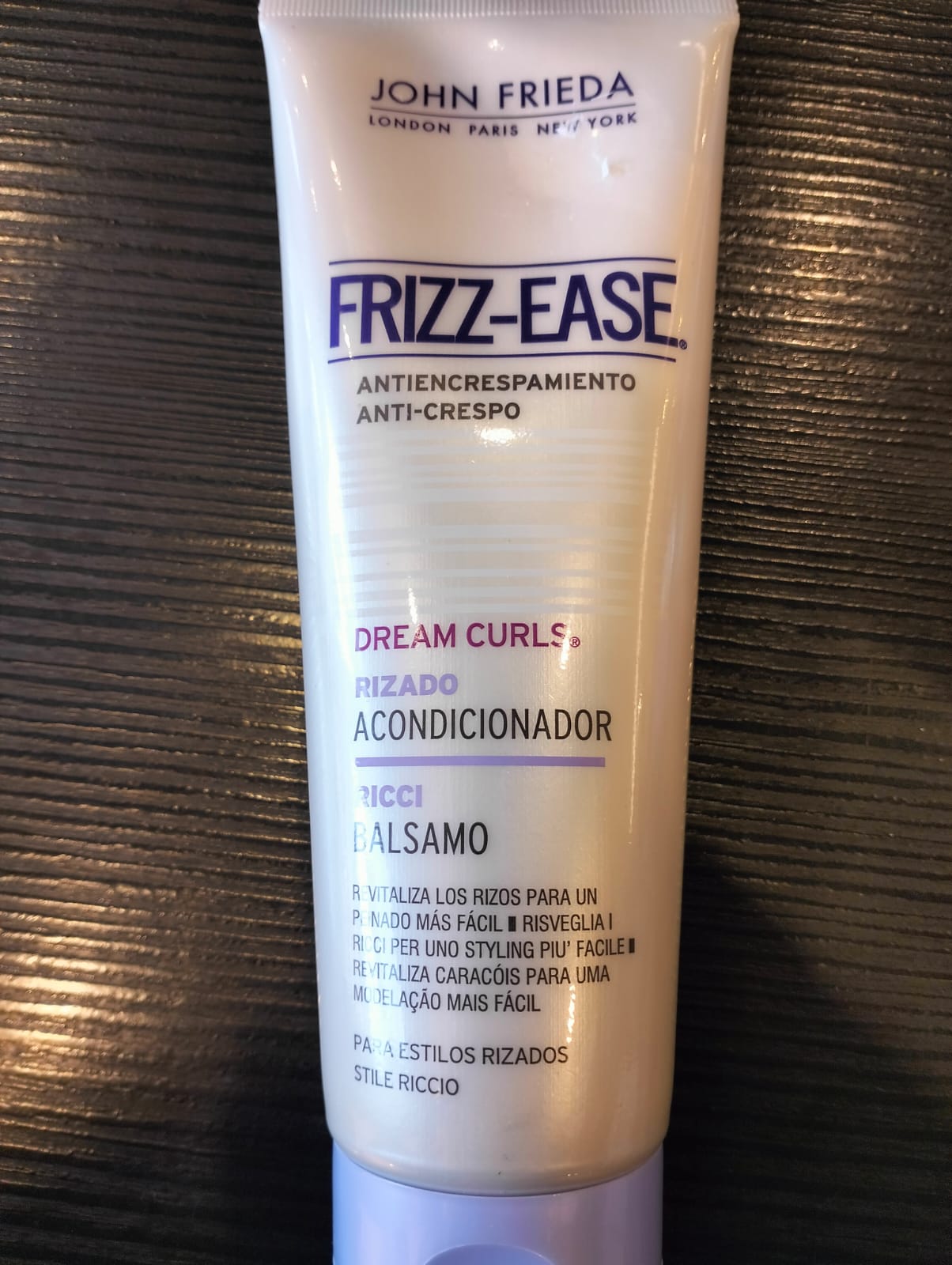 Image of        John Frieda - Frizz Ease Balsamo Ricci 250 ml